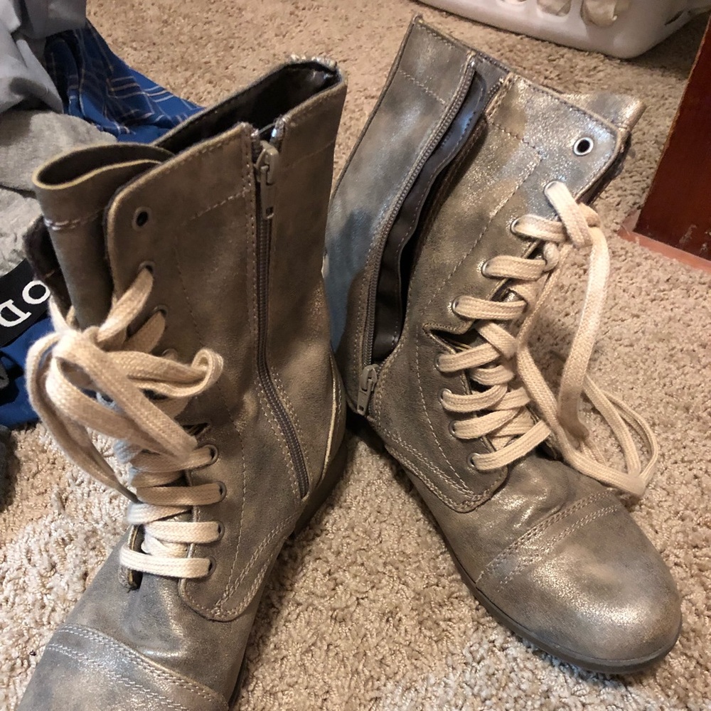 Combat boots
